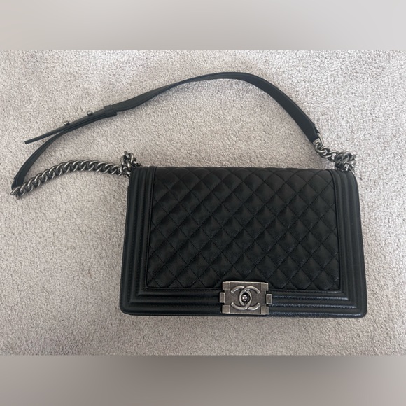 Chanel Caviar New Medium Boy Bag - Picture 2 of 16